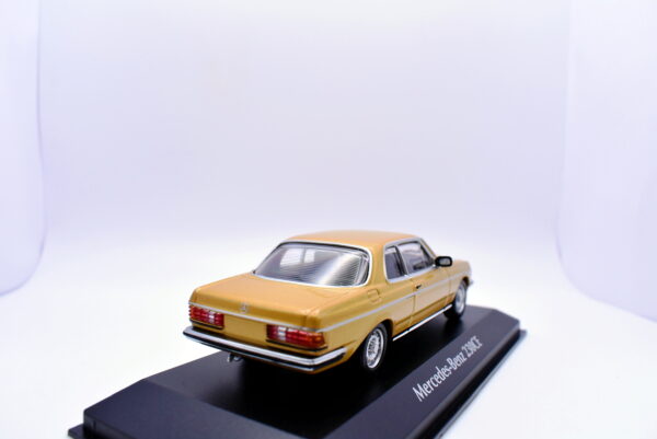 Modellino auto scala 1:43 Mercedes Benz 230 CE Maxichamps diecast modellismo da collezione - immagine 6