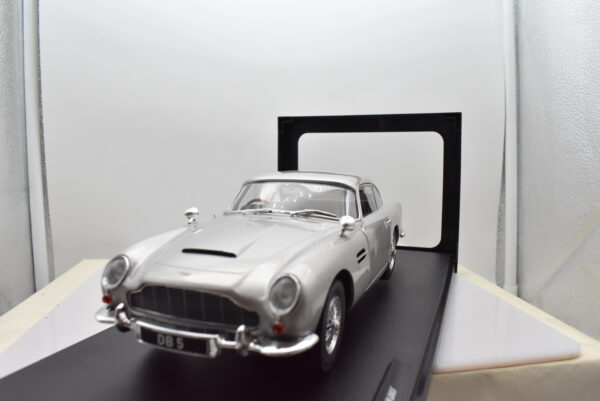 Modellino auto scala 1:18 Aston martin DB5 diecast modellismo da collezione - immagine 3