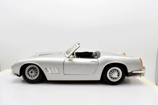 Modellino auto scala 1:16 ferrari California tonka polistil modellismo da collezione - immagine 2