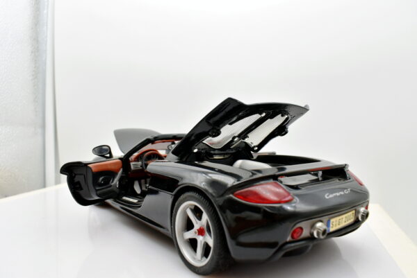 Modellino auto scala 1:18 Porsche carrera GT maisto modellismo statico - immagine 4