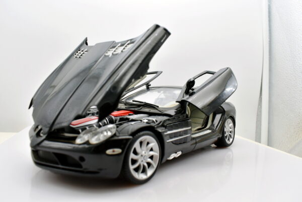 Modellino auto scala 1:18 Mercedes benz SLR Mc laren maisto modellismo da collezione - immagine 3