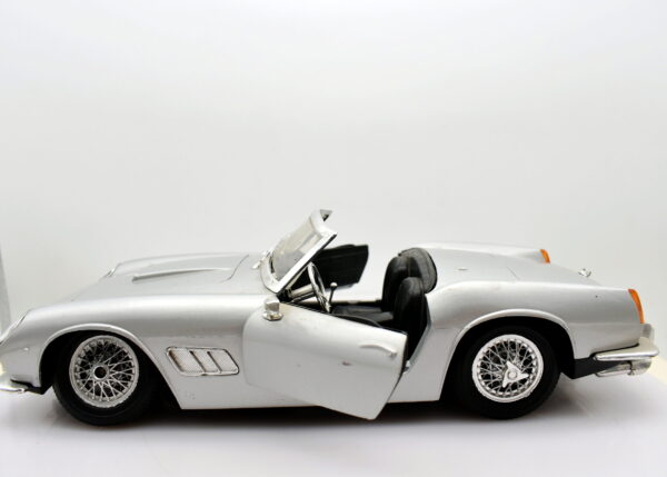 Modellino auto scala 1:16 ferrari California tonka polistil modellismo da collezione