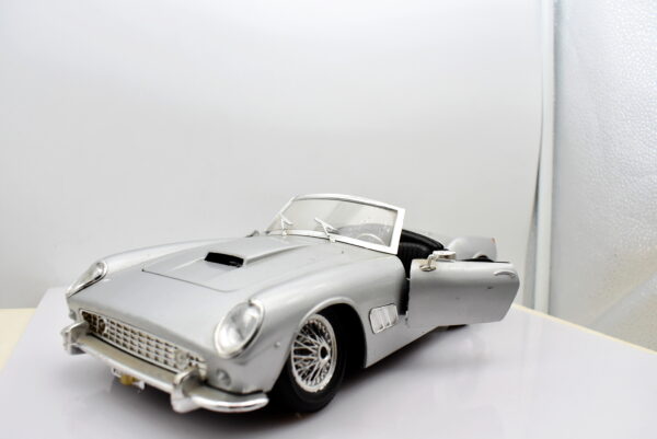 Modellino auto scala 1:16 ferrari California tonka polistil modellismo da collezione - immagine 5