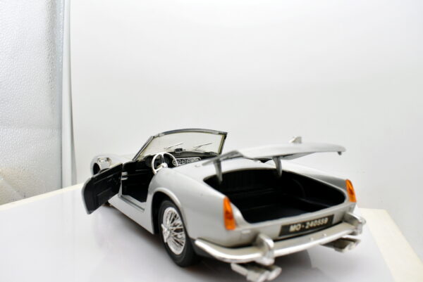 Modellino auto scala 1:16 ferrari California tonka polistil modellismo da collezione - immagine 6