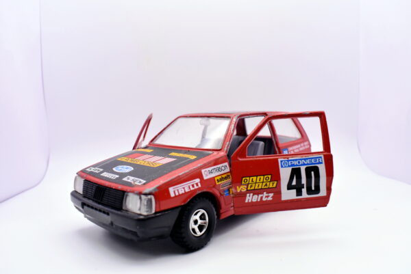 Modellino auto rally 1:24 Fiat uno diecast modellismo da collezione burago - immagine 4