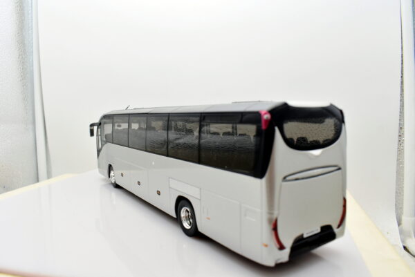 modellino pullman scala 1:43 Ivecobus magelys euro VI diecast norev modellismo da collezione - immagine 4