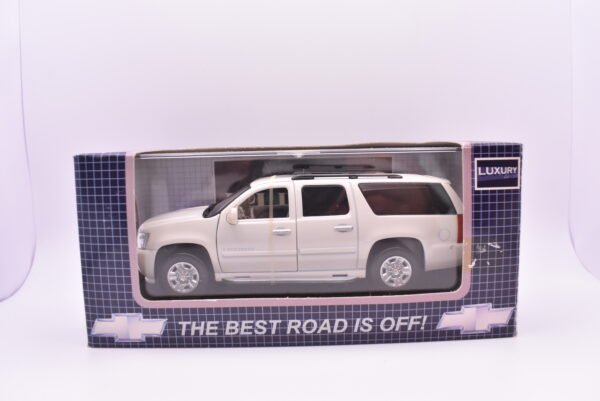 Modellino auto scala 1:43 Chevrolet suburban diecast modellismo statico - immagine 2