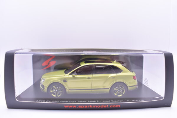 Modellino auto scala 1:43 bentley bentayga pikes peak by spark modellismo statico - immagine 2