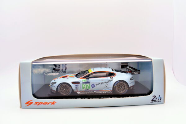 Modellino auto racing scala 1:43 Aston martin vantage V8 Spark modellismo statico - immagine 2