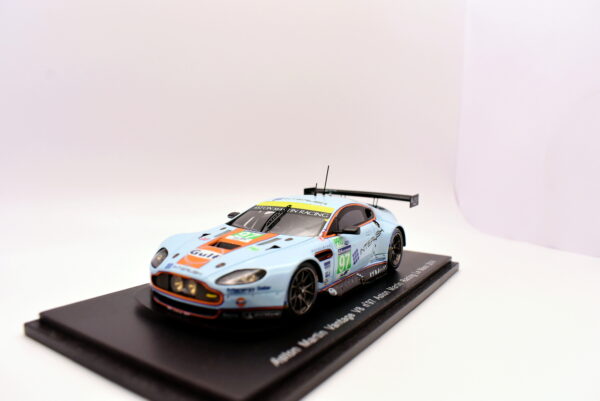 Modellino auto racing scala 1:43 Aston martin vantage V8 Spark modellismo statico - immagine 3