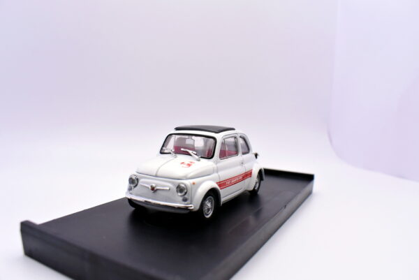 Modellino auto scala 1:43 Fiat Abarth 500 695SS BRUMM modellismo statico - immagine 3