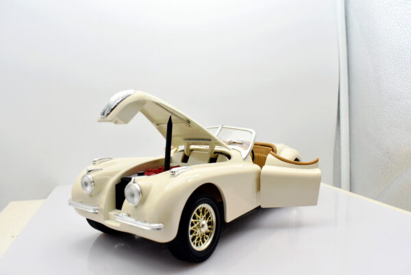 Modellino auto scala 1:18 Jaguar XK-120 ertl modellismo da collezione - immagine 3