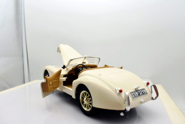 Modellino auto scala 1:18 Jaguar XK-120 ertl modellismo da collezione - immagine 4