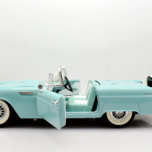 Modellino auto scala 1:18 thunderbird revell modellismo da collezione