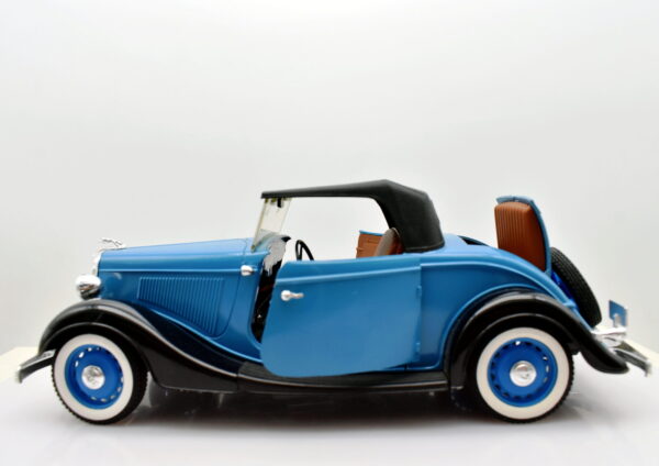 Modellino auto scala 1:19 1:18 Ford V8 solido modellismo da collezione - immagine 2