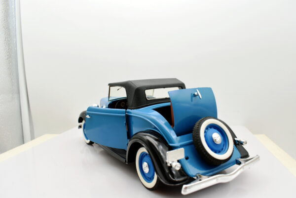 Modellino auto scala 1:19 1:18 Ford V8 solido modellismo da collezione - immagine 4