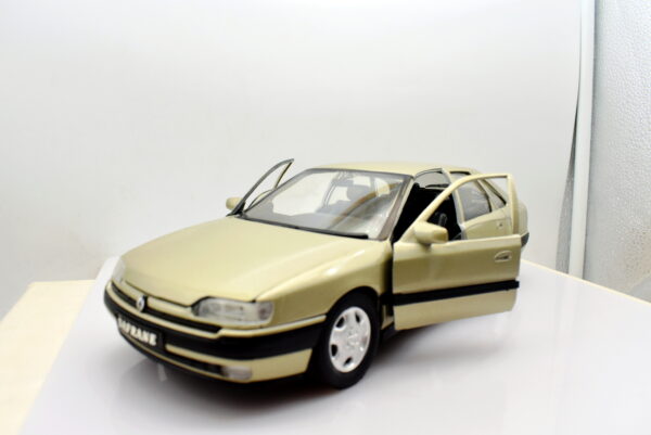 Modellino auto scala 1:18 Renault safrane solido modellismo da collezione - immagine 3
