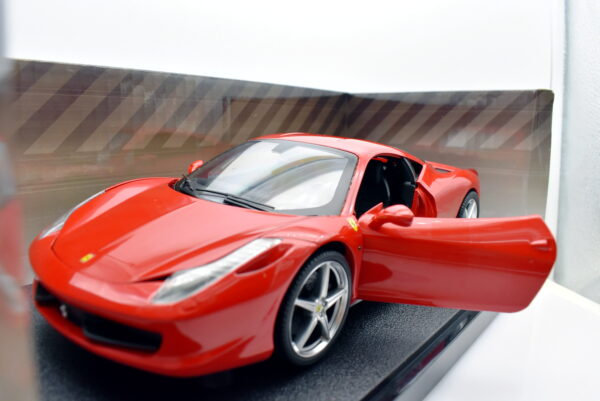 Modellino auto scala 1:18 Ferrari 458 italia Hot Wheels diecast modellismo da collezione - immagine 4
