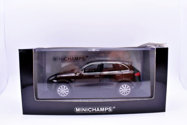 Modellino auto scala 1:43 Porsche cayenne hybrid minichamps diecast modellismo da collezione - immagine 4