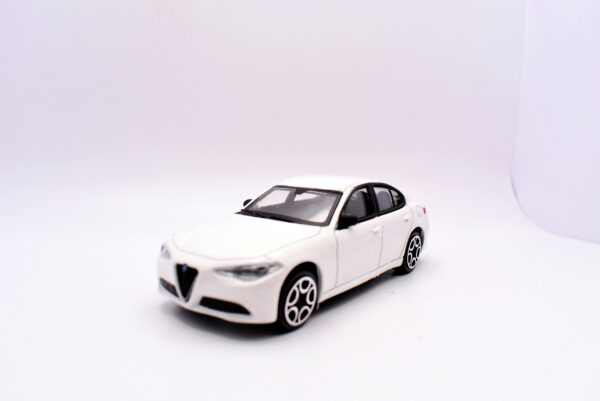Modellino auto scala 1:43 Alfa romeo giulia Burago diecast modellismo statico - immagine 4
