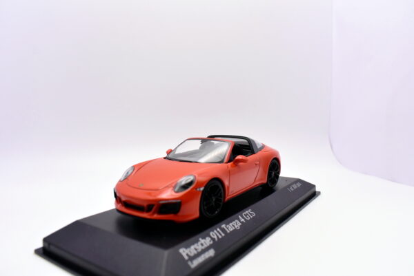 Modellino auto scala 1:43 Porsche 911 targa gts 4 minichamps diecast modellismo da collezione - immagine 4