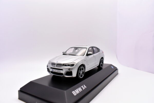 Modellino auto scala 1:43 BMW X4 modellismo statico - immagine 3