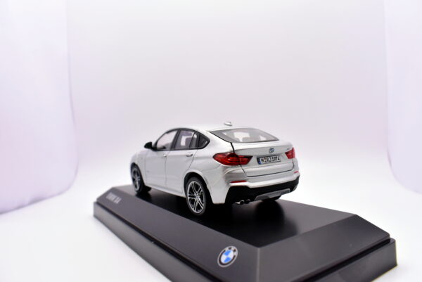 Modellino auto scala 1:43 BMW X4 modellismo statico - immagine 4