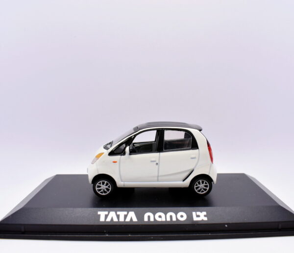 Modellino auto scala 1:43 Tata nano norev diecast modellismo statico da collezione