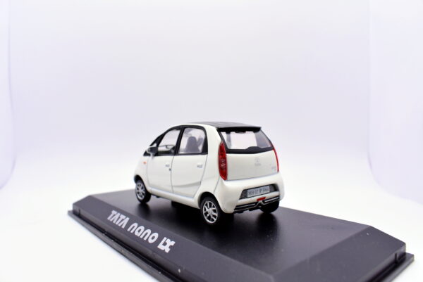 Modellino auto scala 1:43 Tata nano norev diecast modellismo statico da collezione - immagine 2