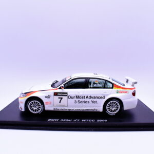 Modellino auto racing scala 1:43 BMW 320si n 7 WTCC Spark modellismo statico