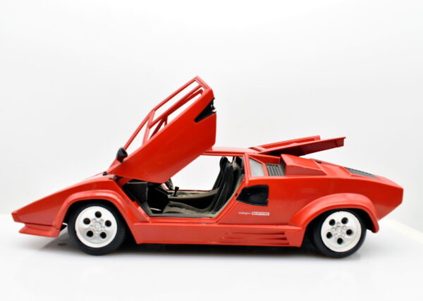 Modellino auto scala 1:18 Lamborghini countach polistil modellismo da collezione