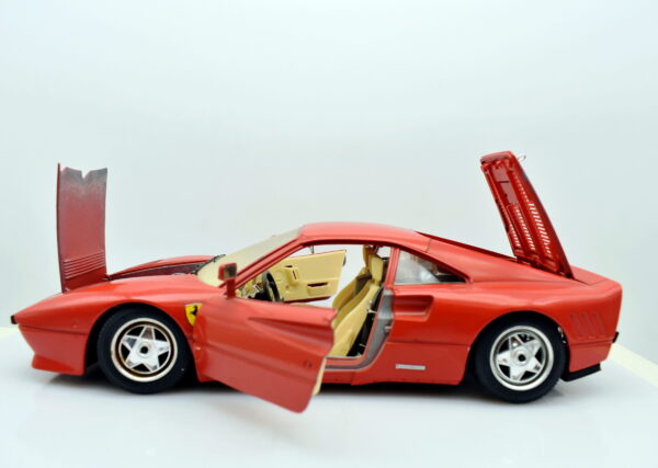 Modellino auto scala 1:18 Ferrari GTO Burago modellismo da collezione