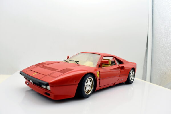 Modellino auto scala 1:18 Ferrari GTO Burago modellismo da collezione - immagine 3
