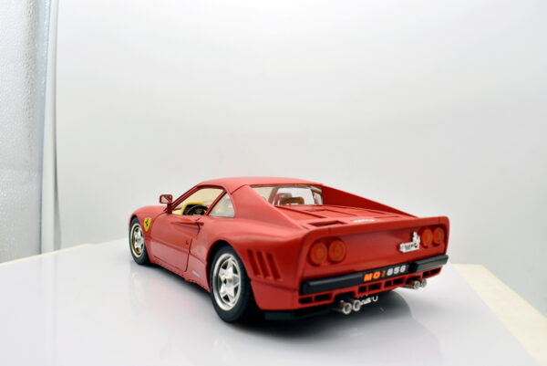 Modellino auto scala 1:18 Ferrari GTO Burago modellismo da collezione - immagine 4
