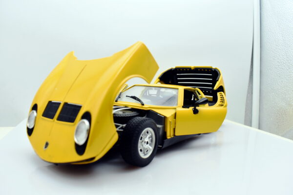 Modellino auto scala 1:18 Lamborghini MIURA polistil modellismo da collezione - immagine 2