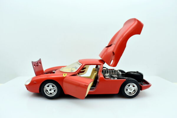 Modellino auto scala 1:24 Ferrari 250 Le Mans Burago diecast modellismo da collezione - immagine 4