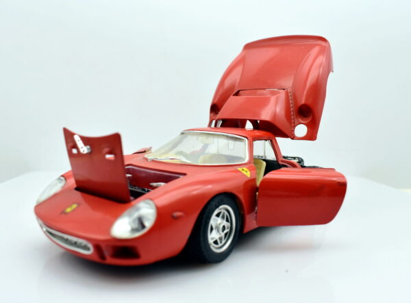 Modellino auto scala 1:24 Ferrari 250 Le Mans Burago diecast modellismo da collezione