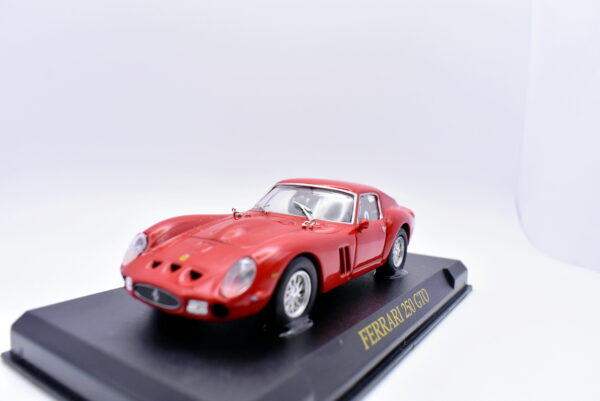 Modellino auto Ferrari 250 GTO scala 1:43 diecast modellismo da collezione - immagine 2