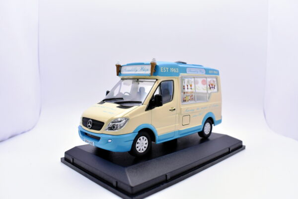 Modellino auto scala 1:43 whitby mondial ice cream piccadilly whip car modellismo statico - immagine 3