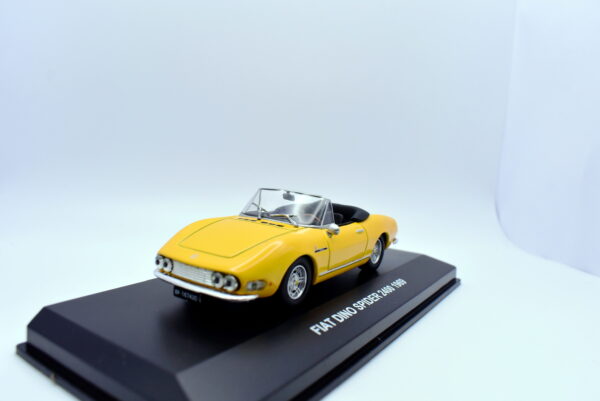 Modellino auto scala 1:43 Fiat Dino Spider giallo diecast modellismo statico car - immagine 3