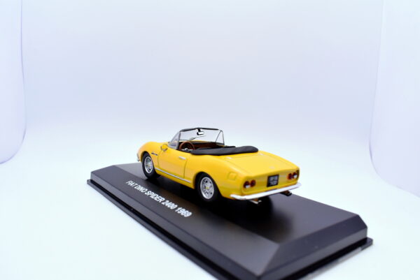 Modellino auto scala 1:43 Fiat Dino Spider giallo diecast modellismo statico car - immagine 4
