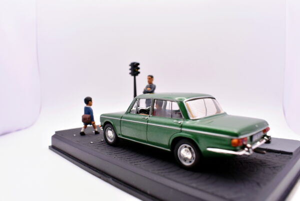 Modellino auto scala 1:43 Simca 1501S diorama diecast modellismo da collezione ixo - immagine 5