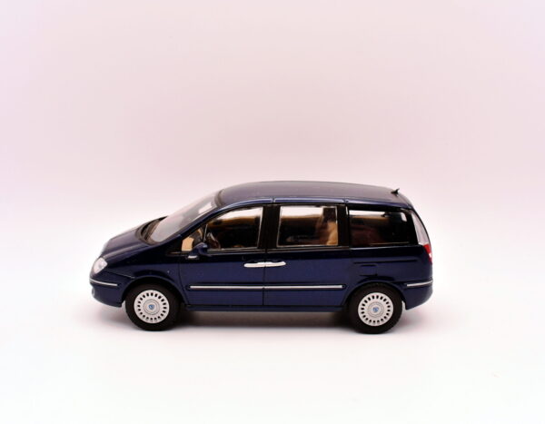 Modellino auto scala 1:43 lancia phedra norev diecast modellismo statico da collezione