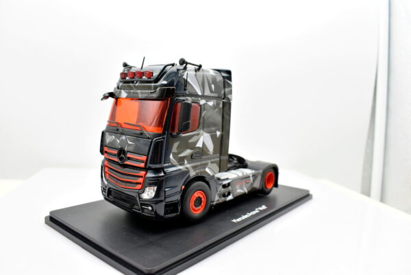 Modellino camion scala 1:43 mercedes actros wolf eligor modellismo statico - immagine 2