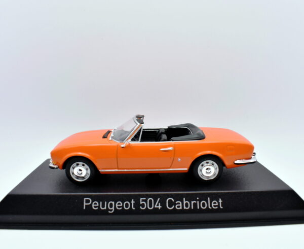 Modellino auto scala 1:43 peugeot 504 cabriolet norev diecast modellismo statico da collezione