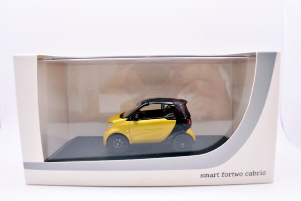 Modellino auto scala 1:43 smart fortwo cabrio diecast modellismo statico da collezione - immagine 2