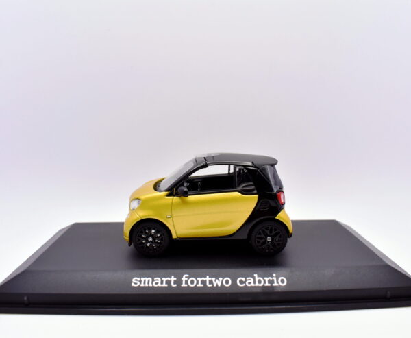 Modellino auto scala 1:43 smart fortwo cabrio diecast modellismo statico da collezione