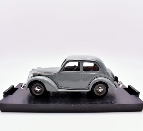 Modellino auto scala 1:43 Fiat 1100 B Brumm diecast modellismo statico