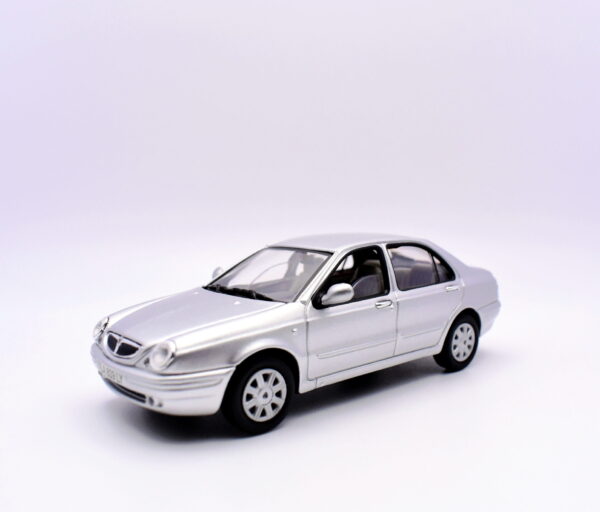 Modellino auto scala 1:43 lancia lybra solido diecast modellismo statico da collezione