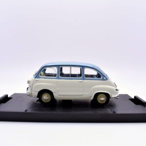 Modellino auto scala 1:43 Fiat 600 multipla Brumm diecast modellismo statico